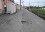 道路の舗装がへこんでいる写真1