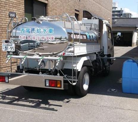 写真:加圧式給水車