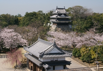 写真：丑寅櫓と鍮石門