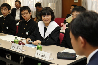 写真：福地中学校　学生議会の様子