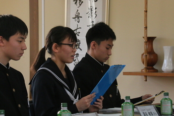 写真：幡豆中学校　学生議会の様子