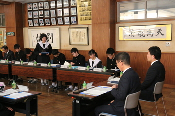 写真：一色中学校　学生議会の様子