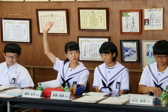 写真：吉良中学校　学生議会の様子