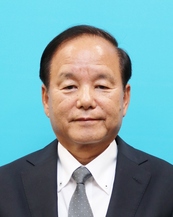 監査委員青山繁議員の顔写真