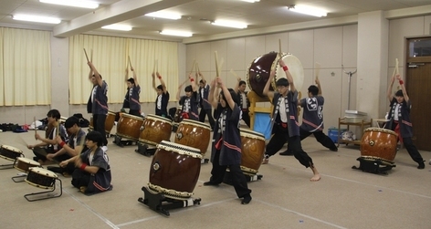 画像：一色高等学校和太鼓部