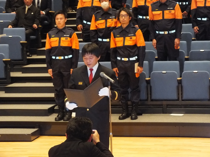 写真:新入団員宣誓