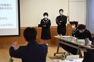 西尾中学校　学生議会の様子