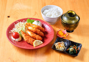 イカフライのレモン煮定食の写真