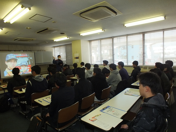 西尾市消防本部の概要説明の様子