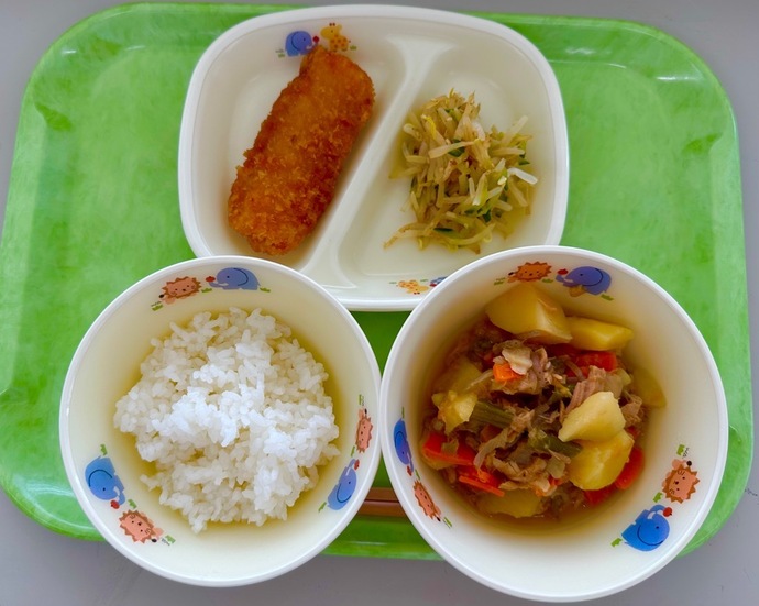 ごはん、イカフライのレモン煮、もやしときゅうりのおひたし、ツナじゃが