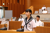 幡豆中学校三浦議員の写真