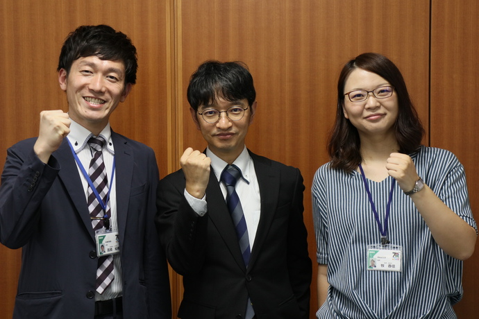 出演する3人の写真