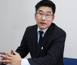 安藤社長の写真