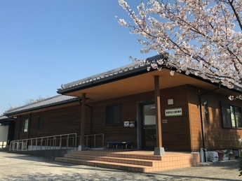 写真：西尾市佐久島診療所　外観