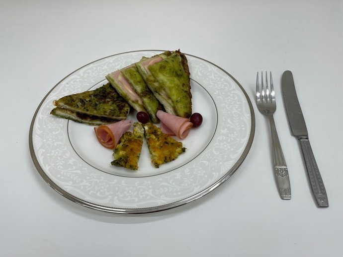 西尾抹茶を使ったフレンチトースト（あんこサンド・ハニーチーズハムサンド） 抹茶キッシュの写真