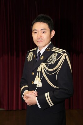 指揮 岡 勇志氏 写真