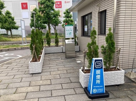 喫煙所の全景写真